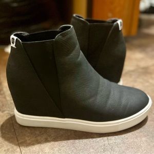 Coconuts Wedges. Size 6.5. Fits like a 7